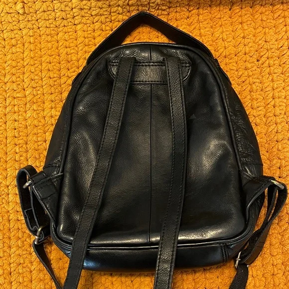 Born Black Leather Womens Purse/Backpack - Picture 2 of 8